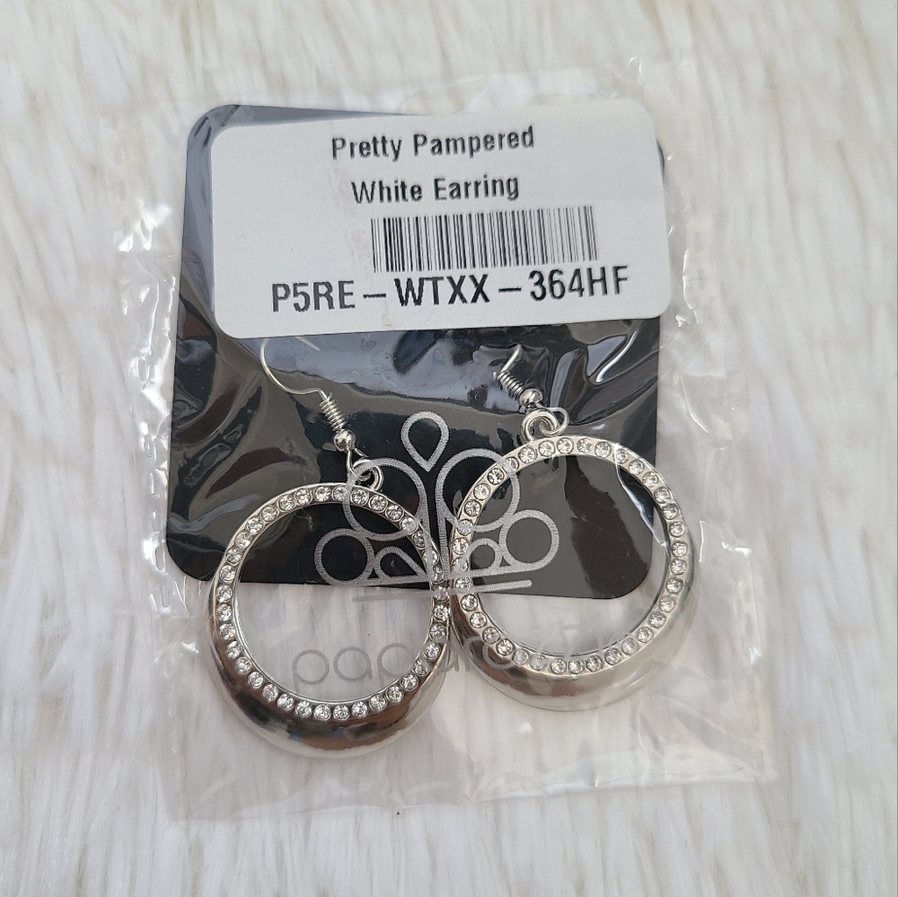 💙 Paparazzi Silver Pretty Pampered White Hoop Earrings NWT (3 For $20)